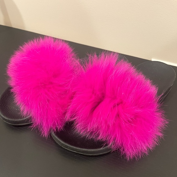 Hot Pink Faux Fur Slides - Picture 1 of 1